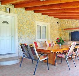 3 Bedroom Villa with Pool & Tennis Court near Sinj, sleeps 8